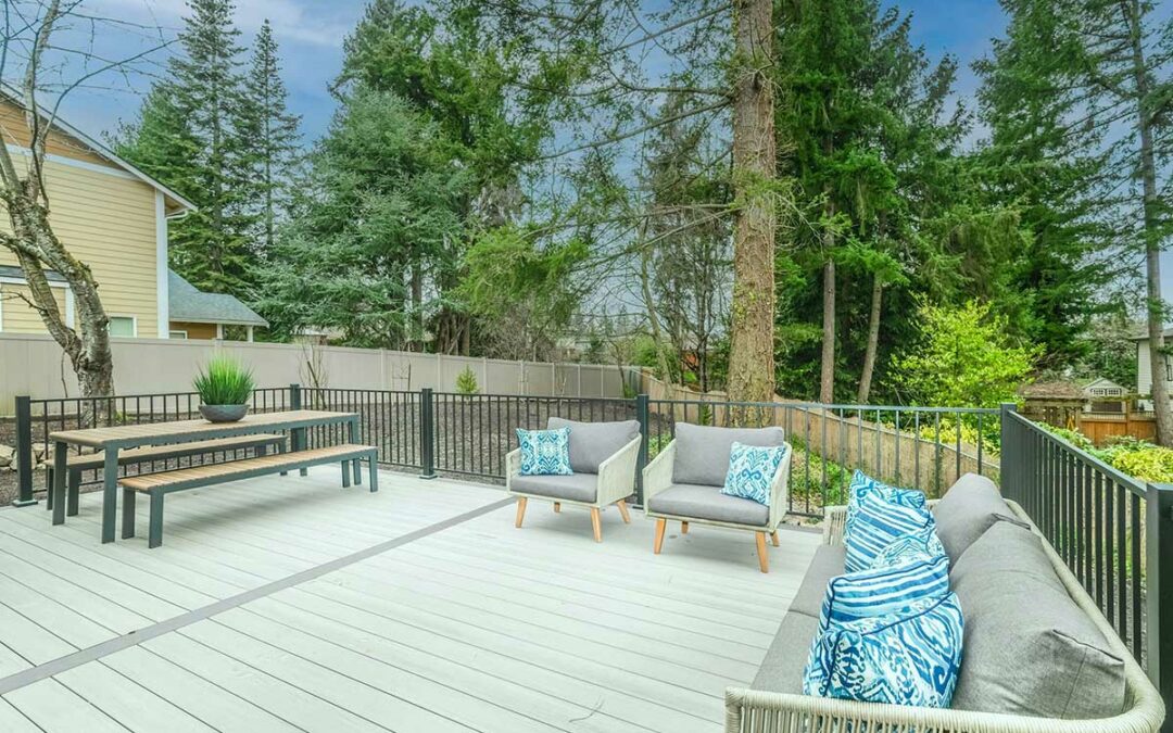 Building the Perfect Outdoor Retreat: Trends in Custom Decks for 2024